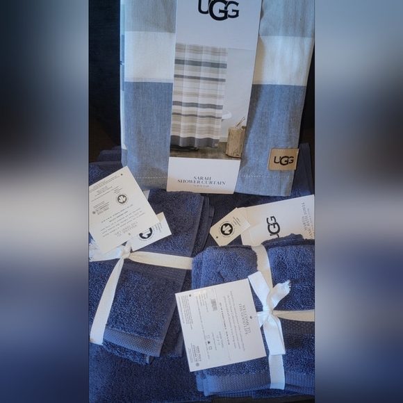 UGG shower curtain and towel set. - Picture 1 of 6